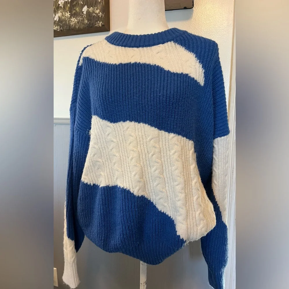 Aelfric Eden Sweater Blue & White Colorblock Cable Knit Sweater / Large / Unisex